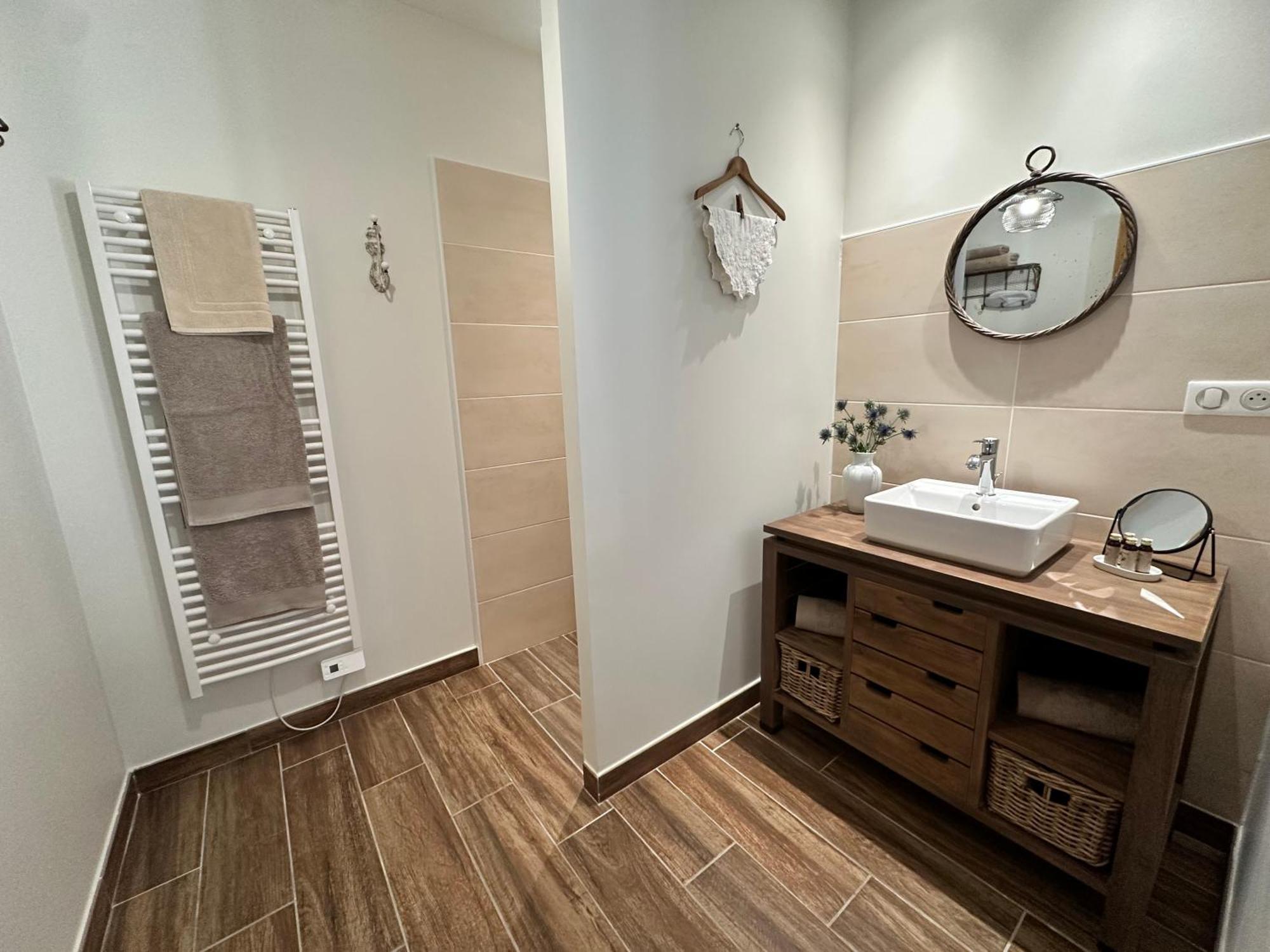 Aux 3 Forets Bizeneuille Luaran gambar