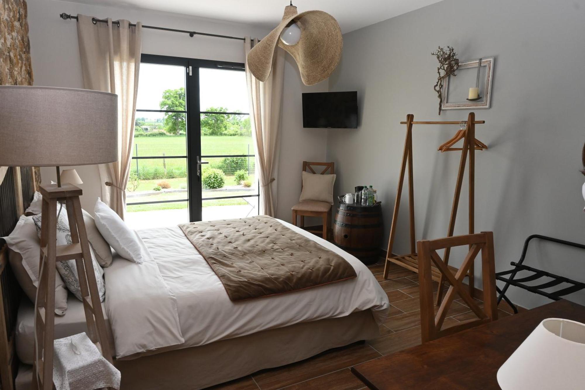 Aux 3 Forets Bizeneuille Luaran gambar